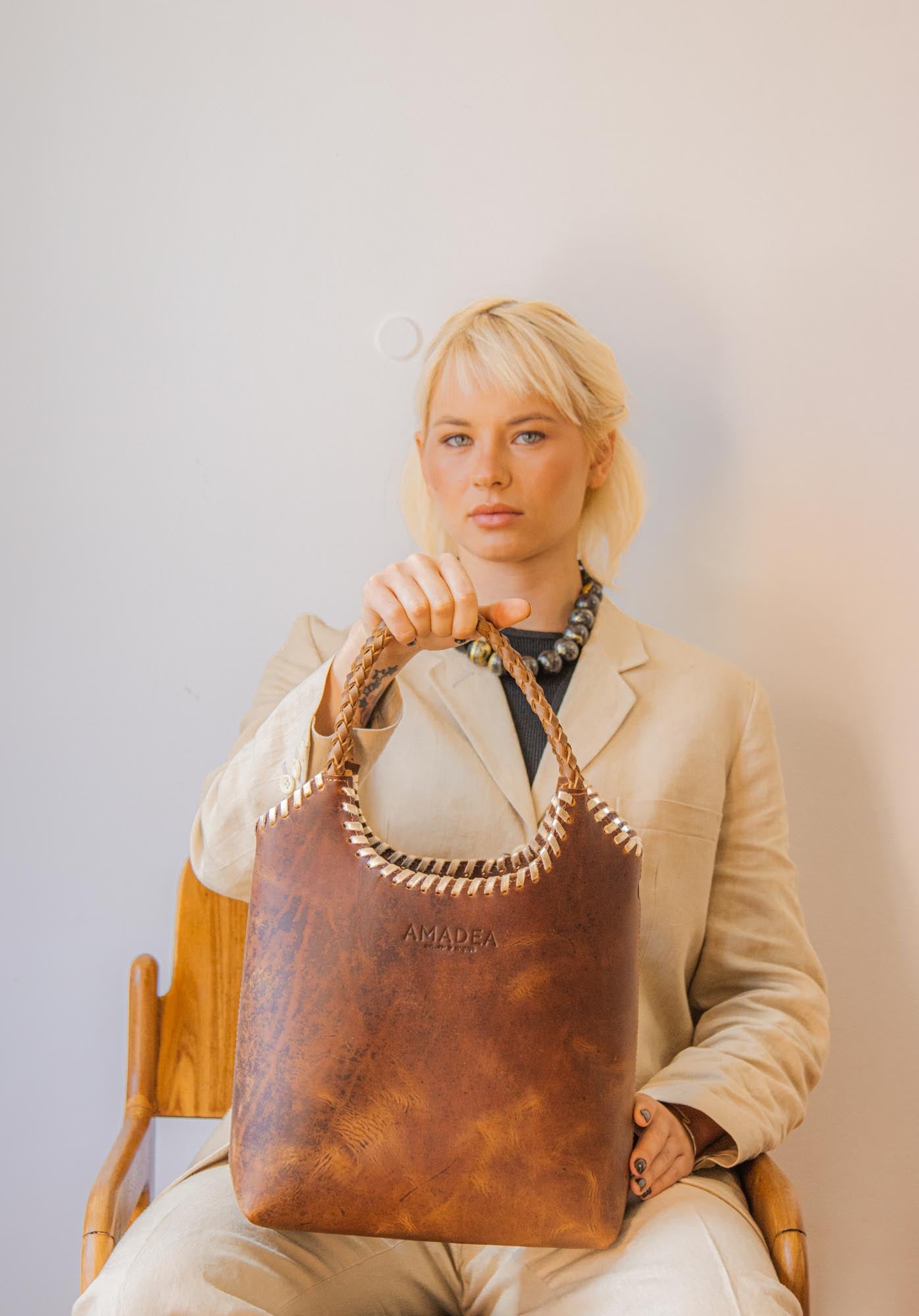 PREORDEN. Matera/Cartera LABRA - Chocolate & Dorado