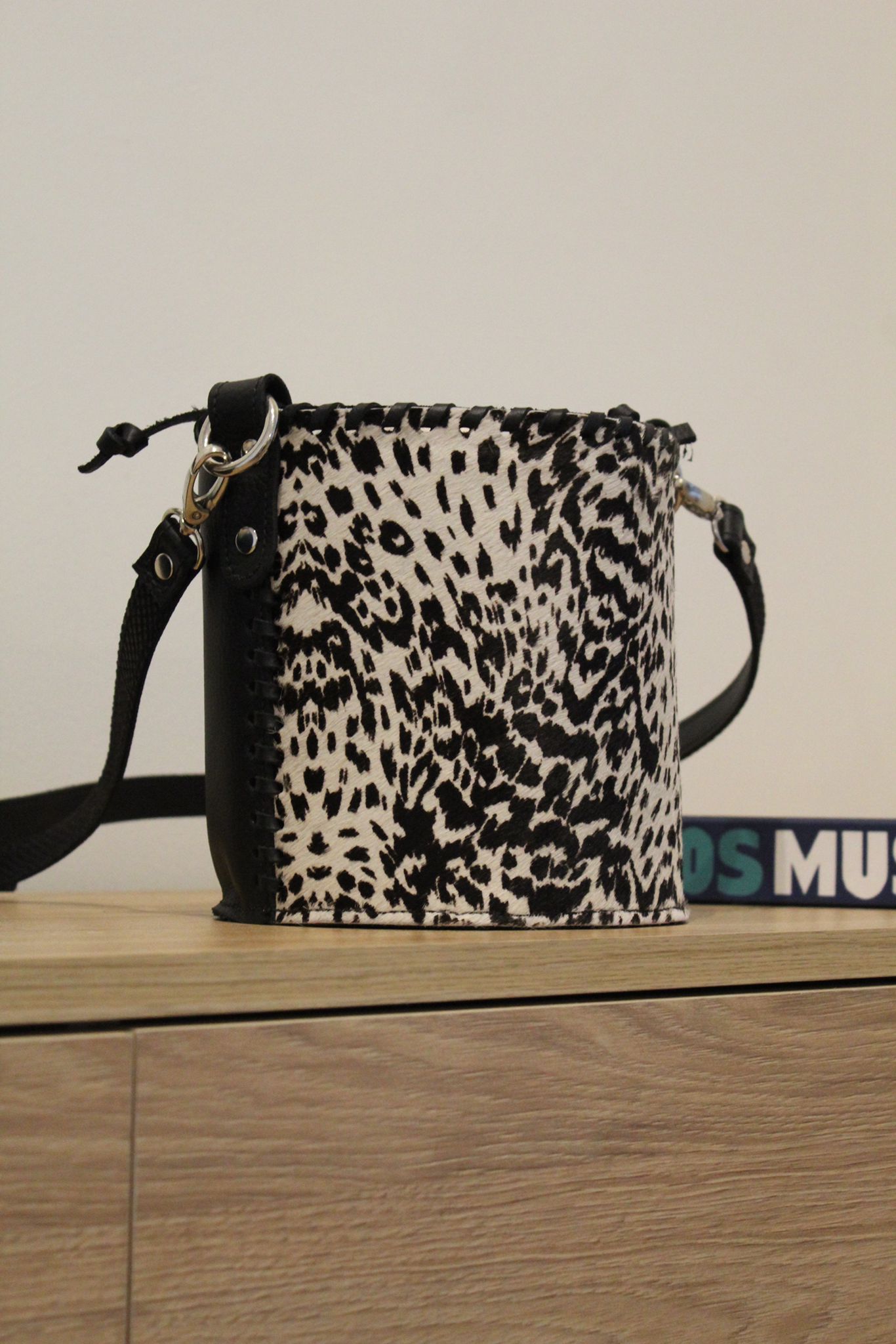 Bee Bucket Bag -  Black&White